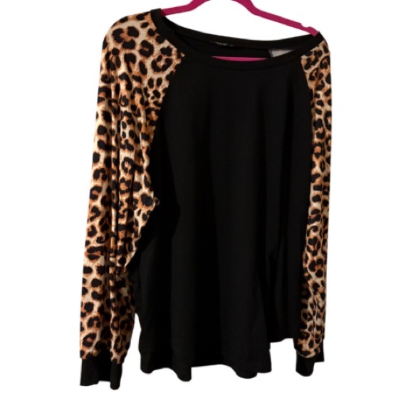 None Tops - Leopard Print Sleeve Black Women's Top 3X like new!